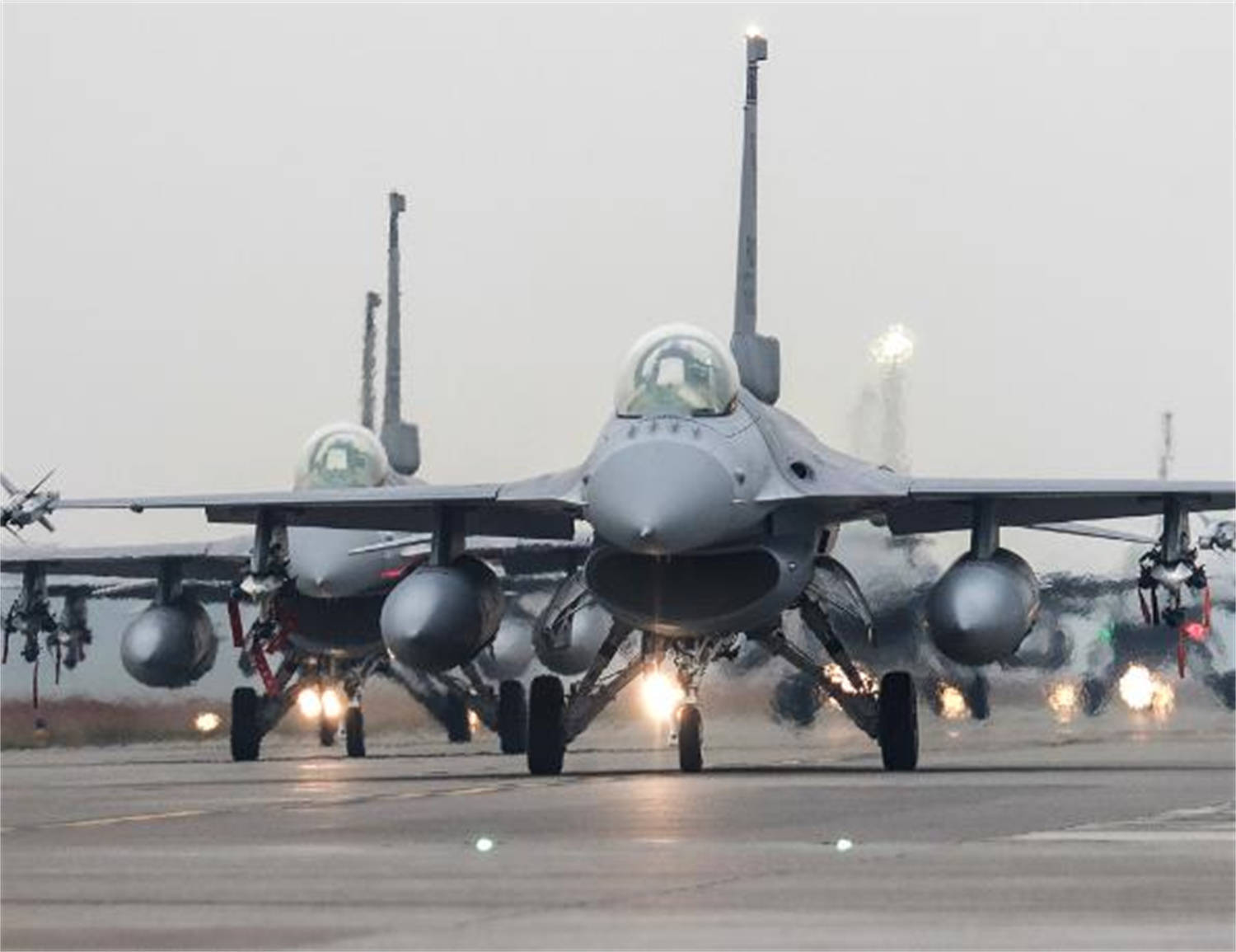 皇冠信用网开户_印被中式武器打服皇冠信用网开户，解放军发布歼10C大片，绿媒点赞，民进党沉默