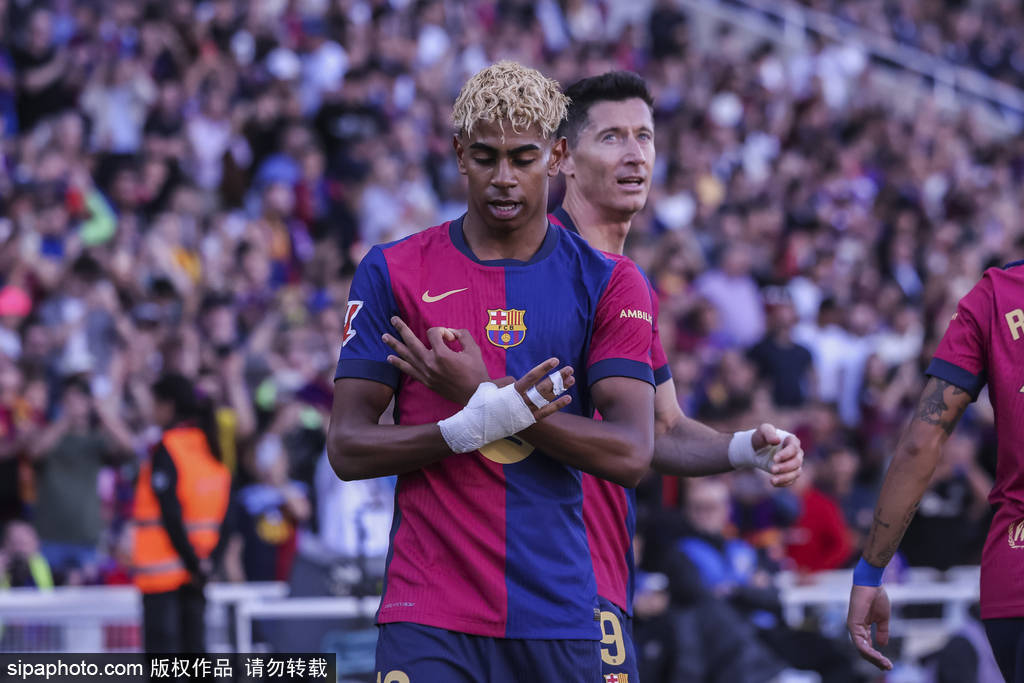 皇冠信用网开户_反转！拉什福德“曲线救魔”？高薪离队为奥斯梅恩铺路皇冠信用网开户，曼联锋线迎巨变！