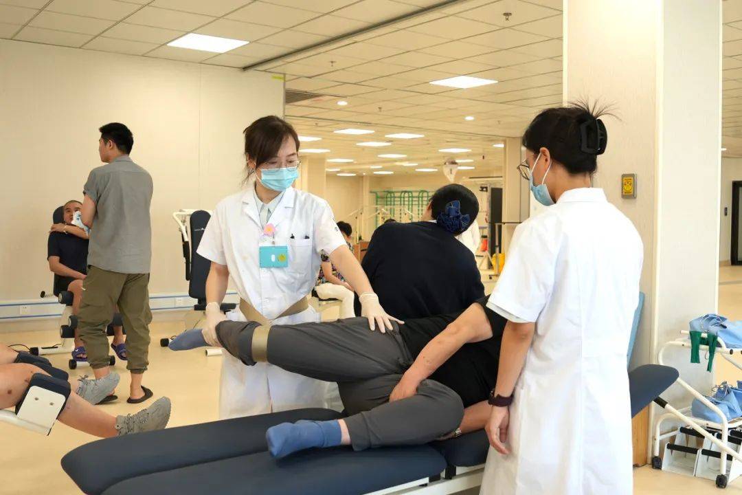 皇冠登3管理出租_杭州32岁小伙每天打篮球到深夜皇冠登3管理出租，一查“韧带撕裂”！近期多人中招