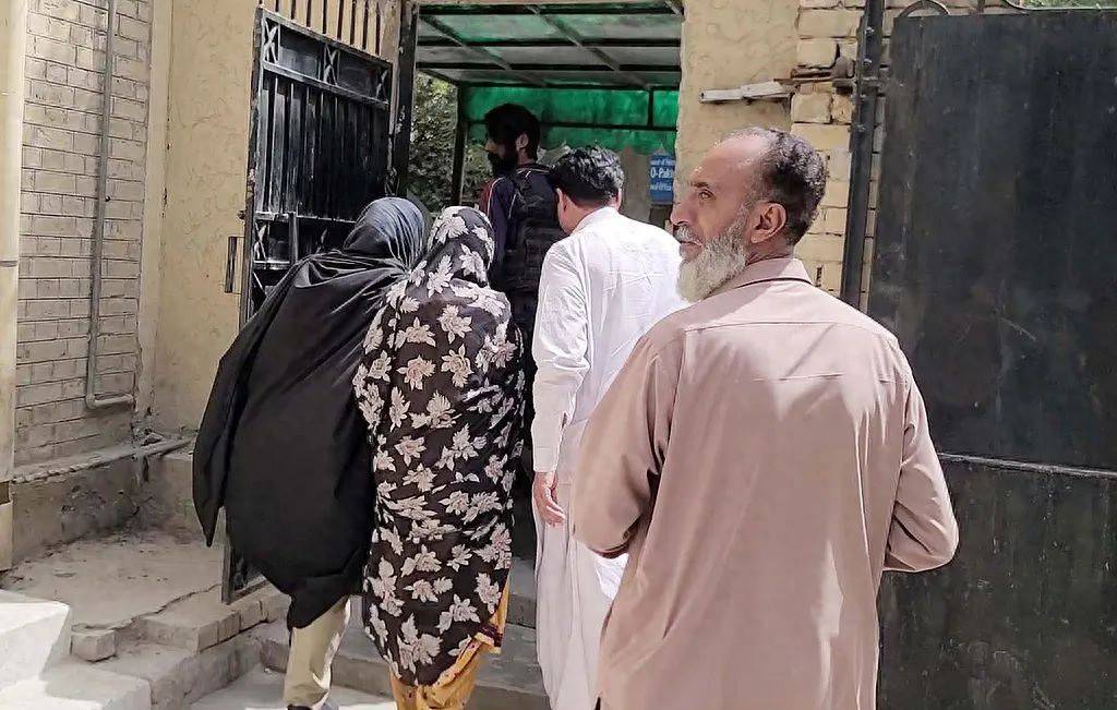 玻利维亚甲组联赛_弟弟连开三枪玻利维亚甲组联赛，“处决”了姐姐