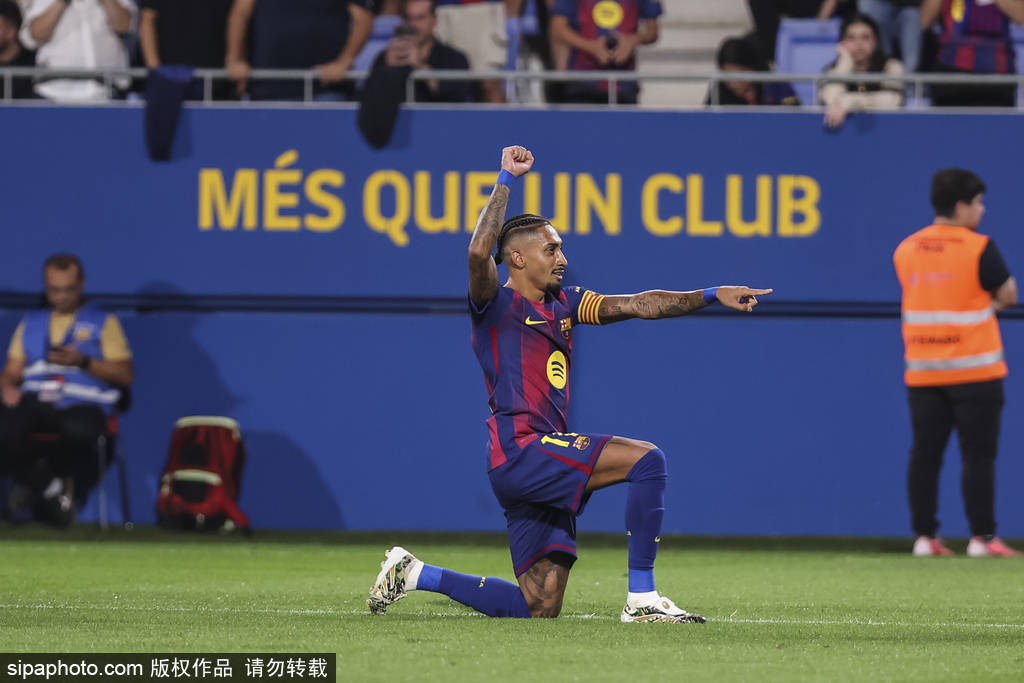 牙买加超级联赛_西甲-三人梅开二度莱万拉菲替补双响 巴萨6-0瓦伦西亚
