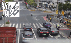 皇冠信用网会员_事发上海晚高峰!汹涌车流中皇冠信用网会员,一男子绝望跳车,直奔民警而去……