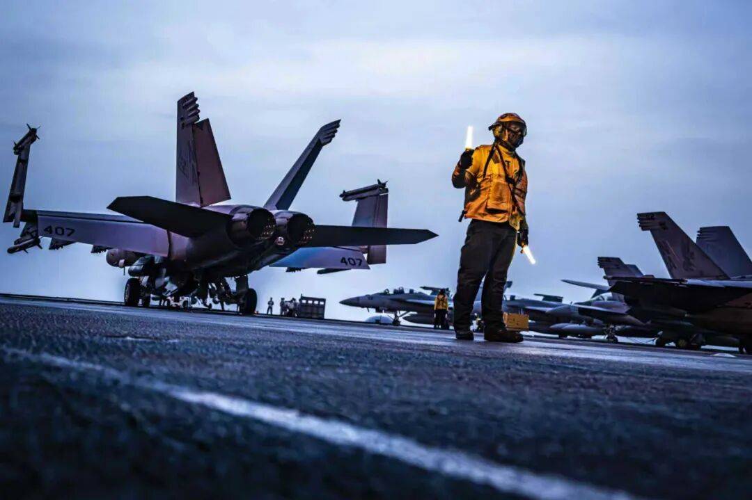 皇冠信用網网址_美海军在南海连摔两架飞机皇冠信用網网址，因电磁攻击？中国军号发文