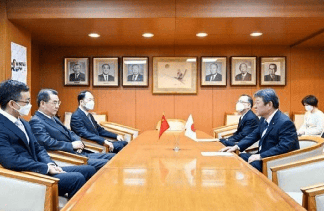 荷兰足球_中日战机对峙创下3个首次荷兰足球,日方召见中国大使抗议,中方当场驳斥!